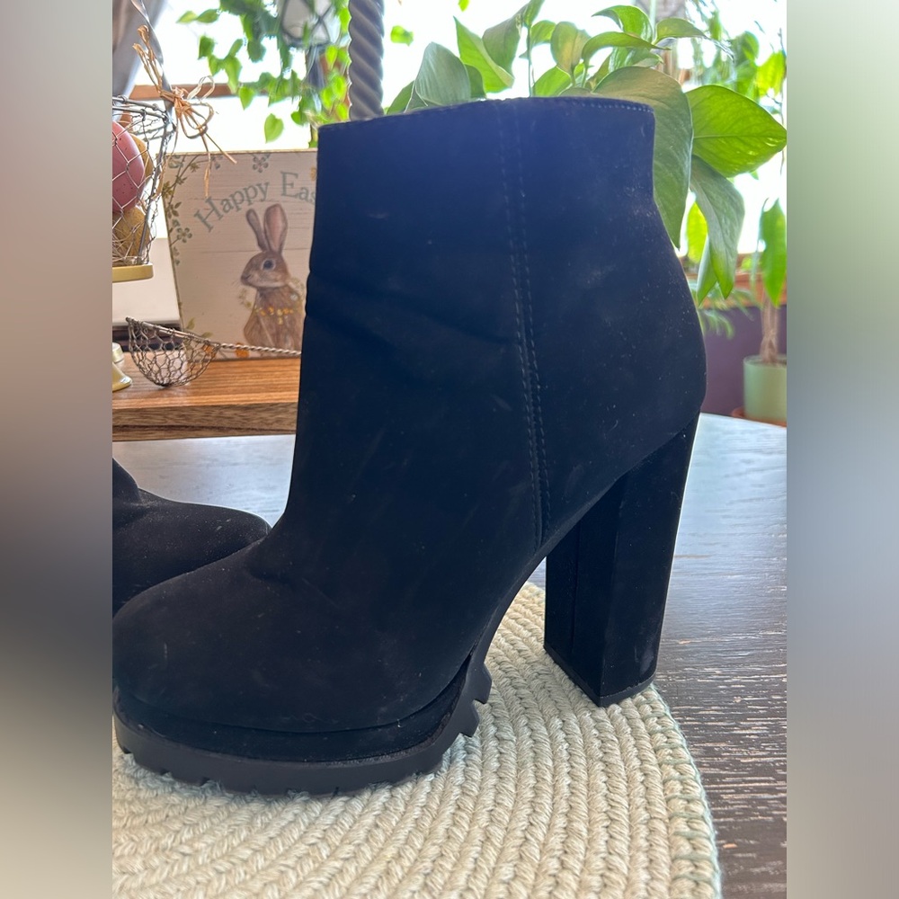 Beautiful pair of boutique boots in black.  Size 7.  4” height